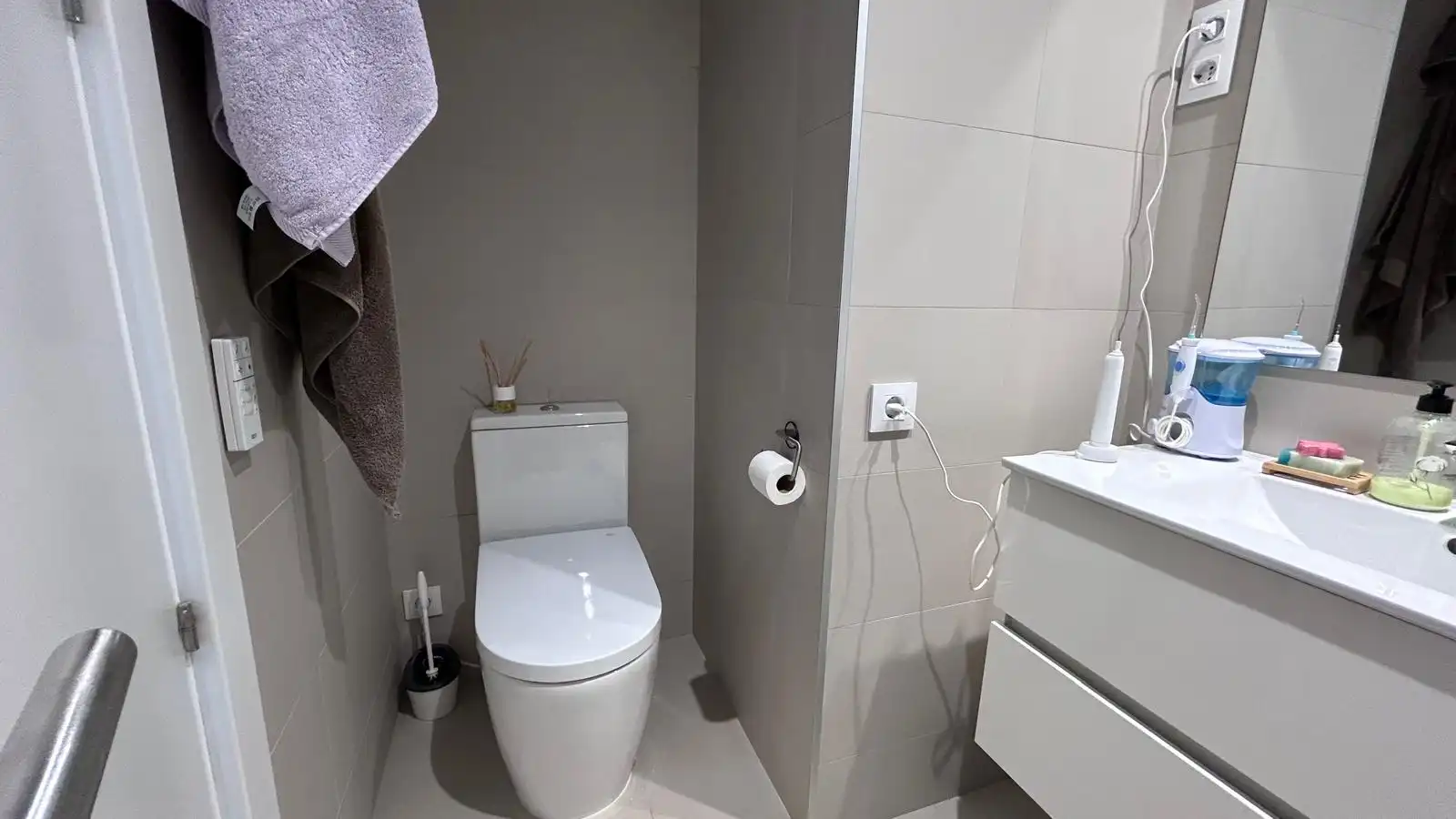 Bany de Pis en venda en Cornellà de Llobregat amb Traster i Piscina