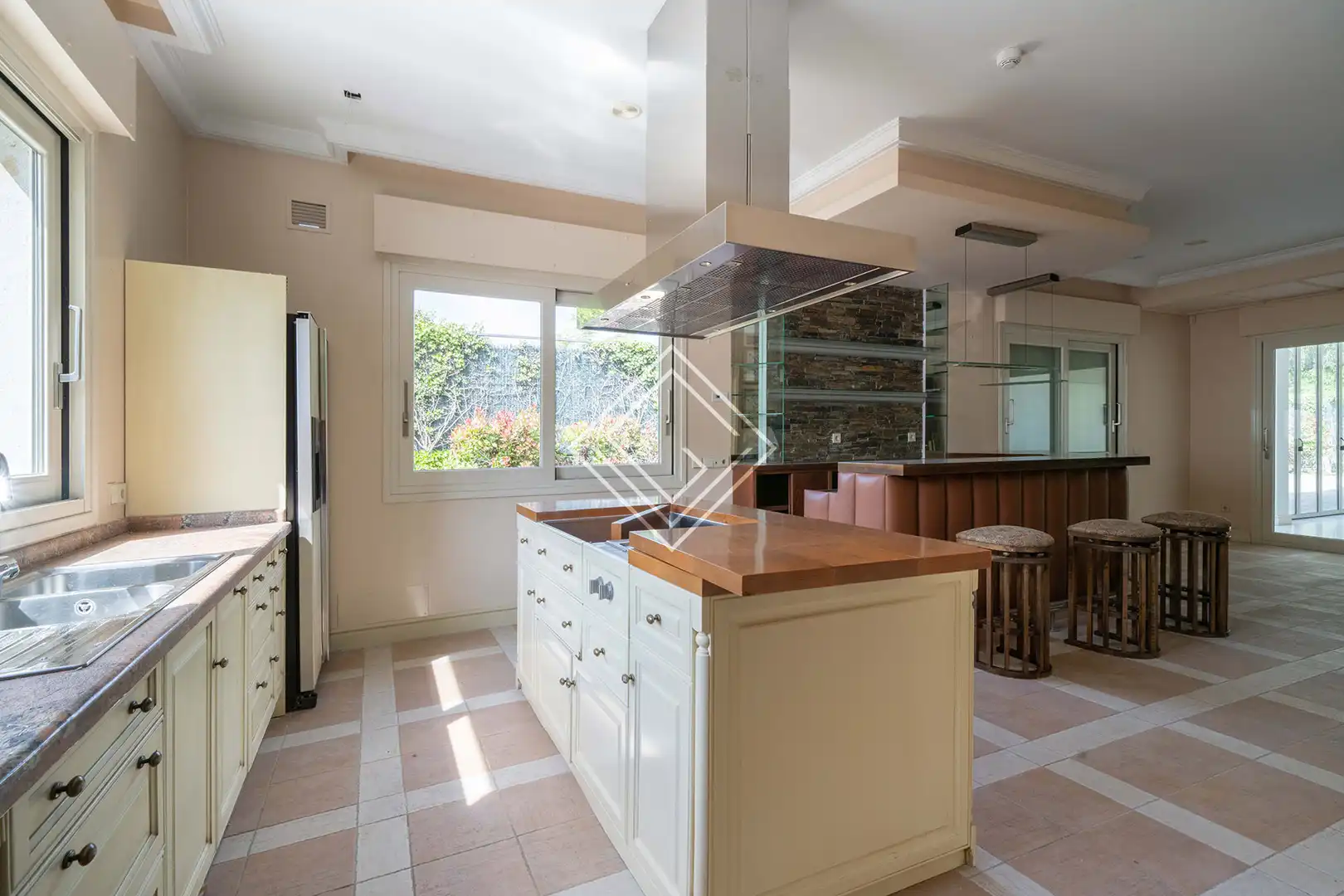 Cocina de Casa o chalet en venta en Madrid con Aire acondicionado, Calefacción y Jardín privado