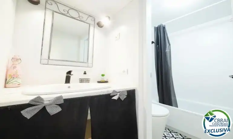 Bathroom of Study for sale in L'Estartit  with Private garden, Furnished and Community pool