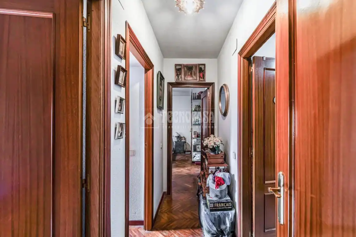 Piso en venta en Madrid con Parquet y Balcón