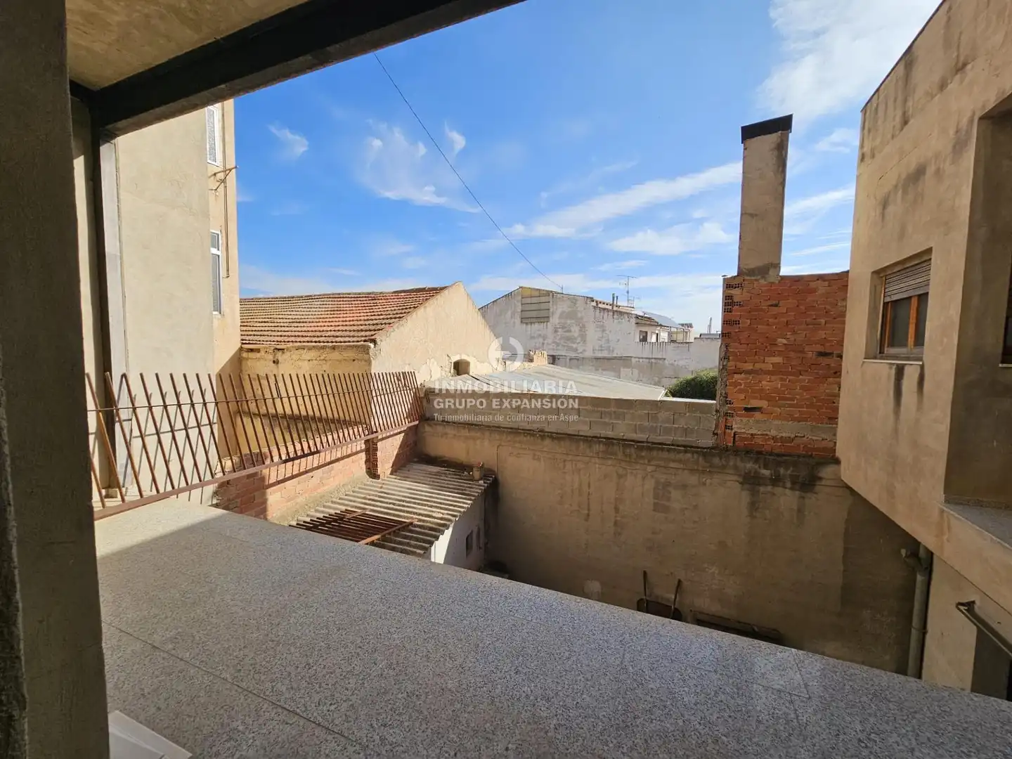 Vista exterior de Edifici en venda en Alicante / Alacant