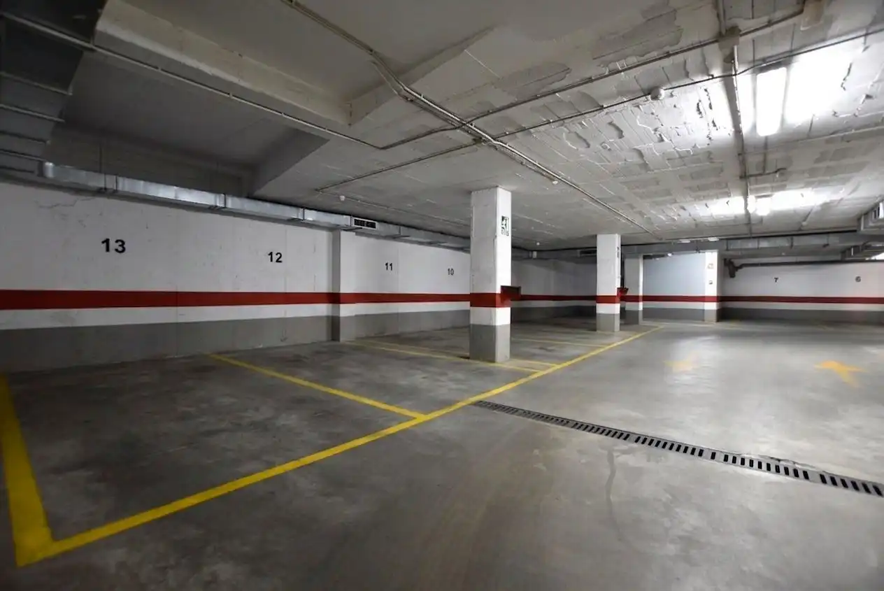 Parking of Flat for rent in Granada  with Air Conditioner, Heating and Furnished