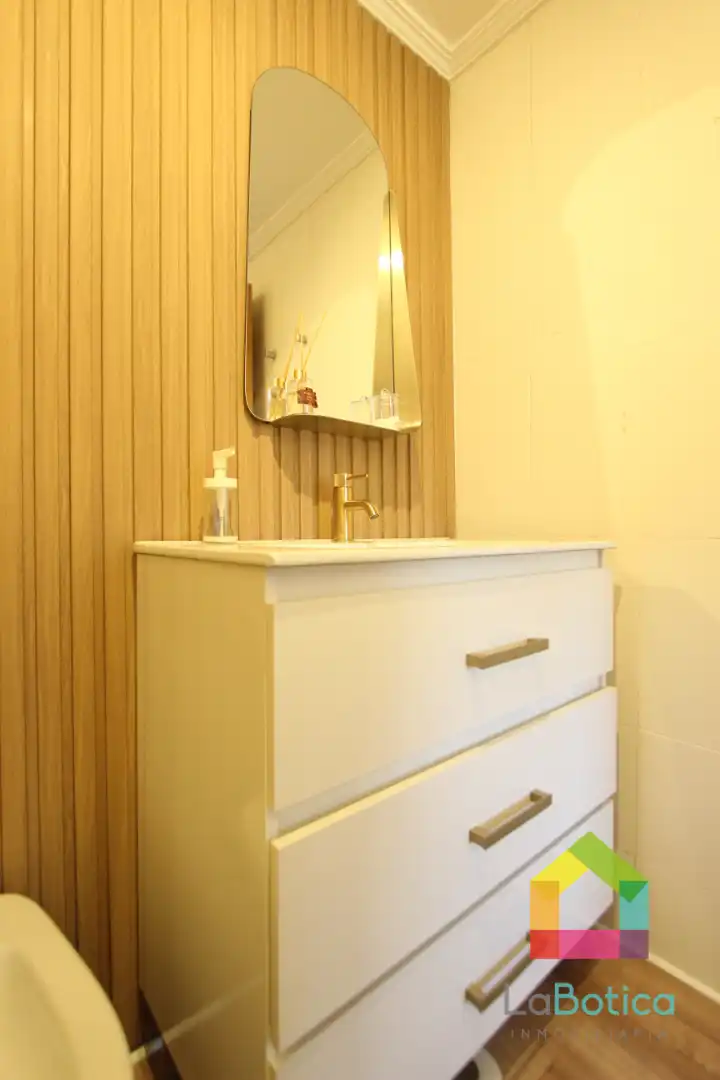 Baño de Piso en venta en Olías del Rey con Aire acondicionado, Calefacción y Terraza