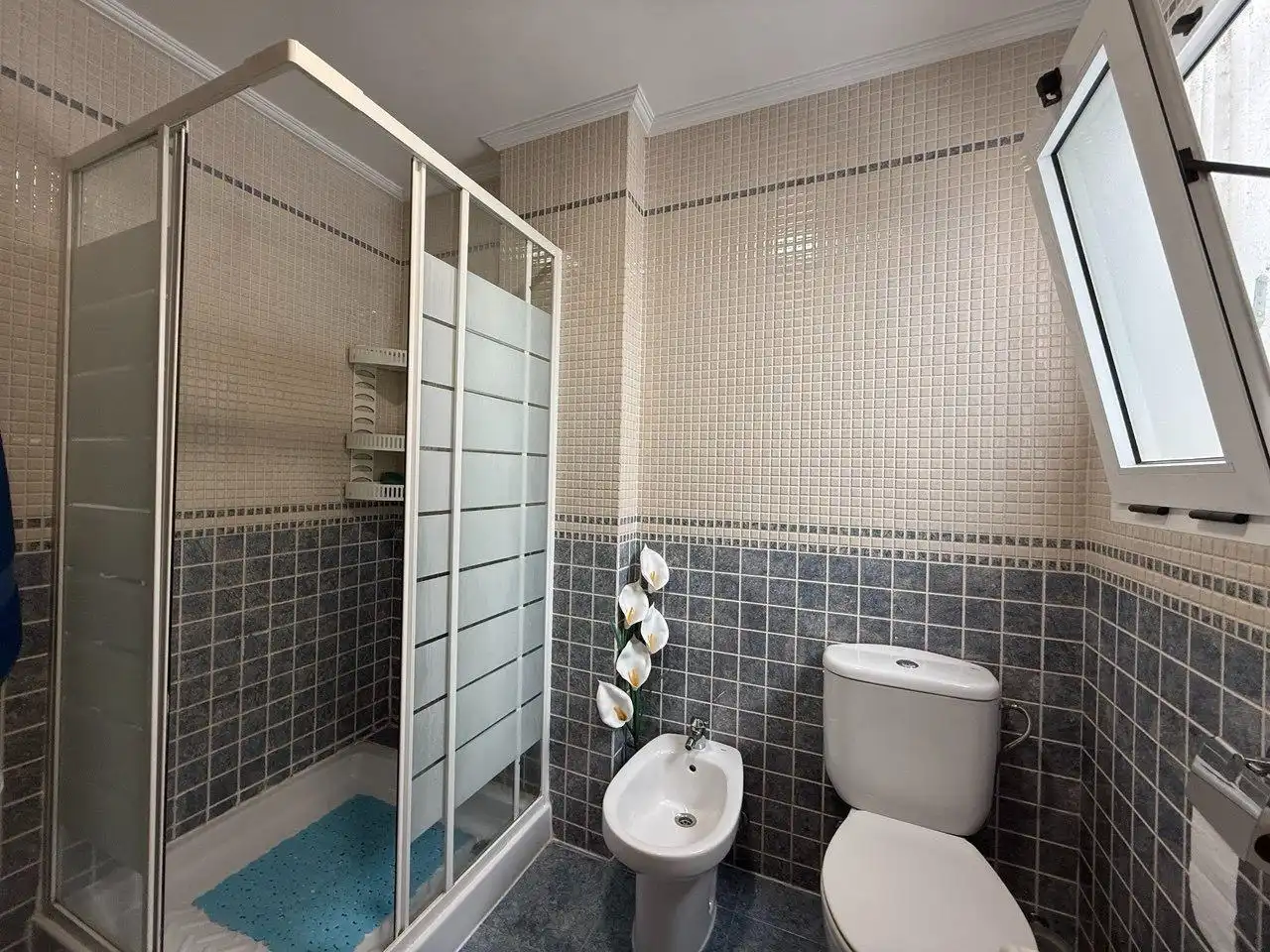 Baño de Casa adosada de alquiler en Alginet con Aire acondicionado, Trastero y Amueblado