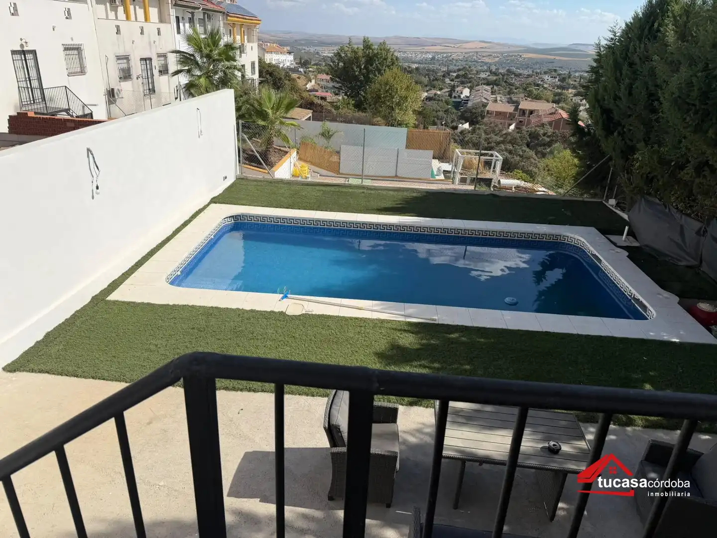 Casa con piscina in vendita a Periurbano Este - Campiña