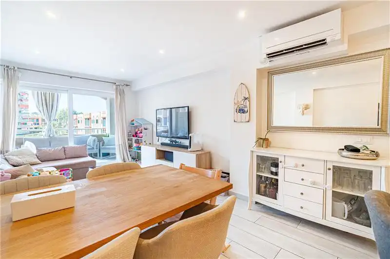 Menjador de Apartament en venda en Calvià amb Aire condicionat i Terrassa