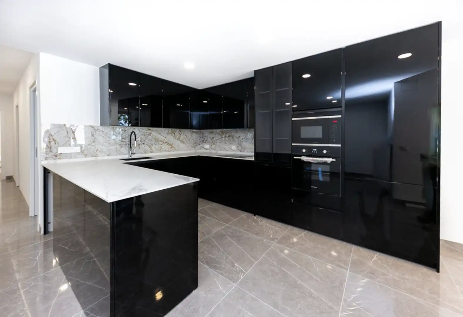 Cocina de Apartamento en venta en Marbella con Aire acondicionado, Calefacción y Terraza