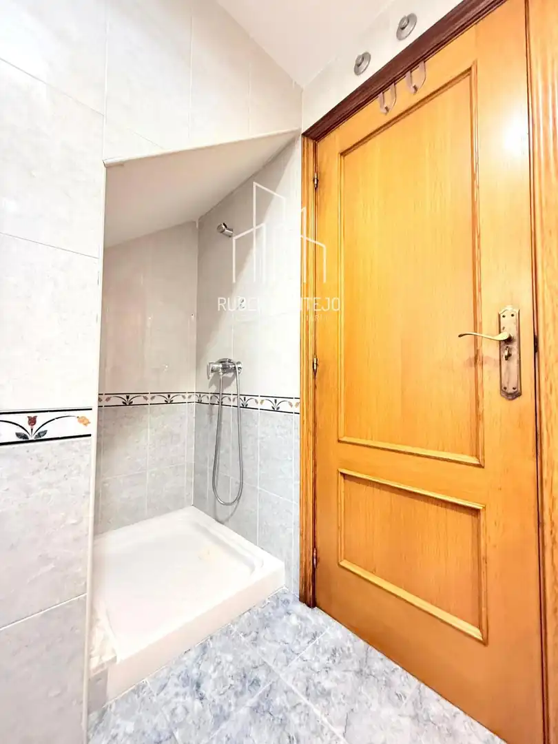Badezimmer von Einfamilien-Reihenhaus zum Verkauf in Matilla de los Caños del Río mit Heizung, Privatgarten und Terrasse