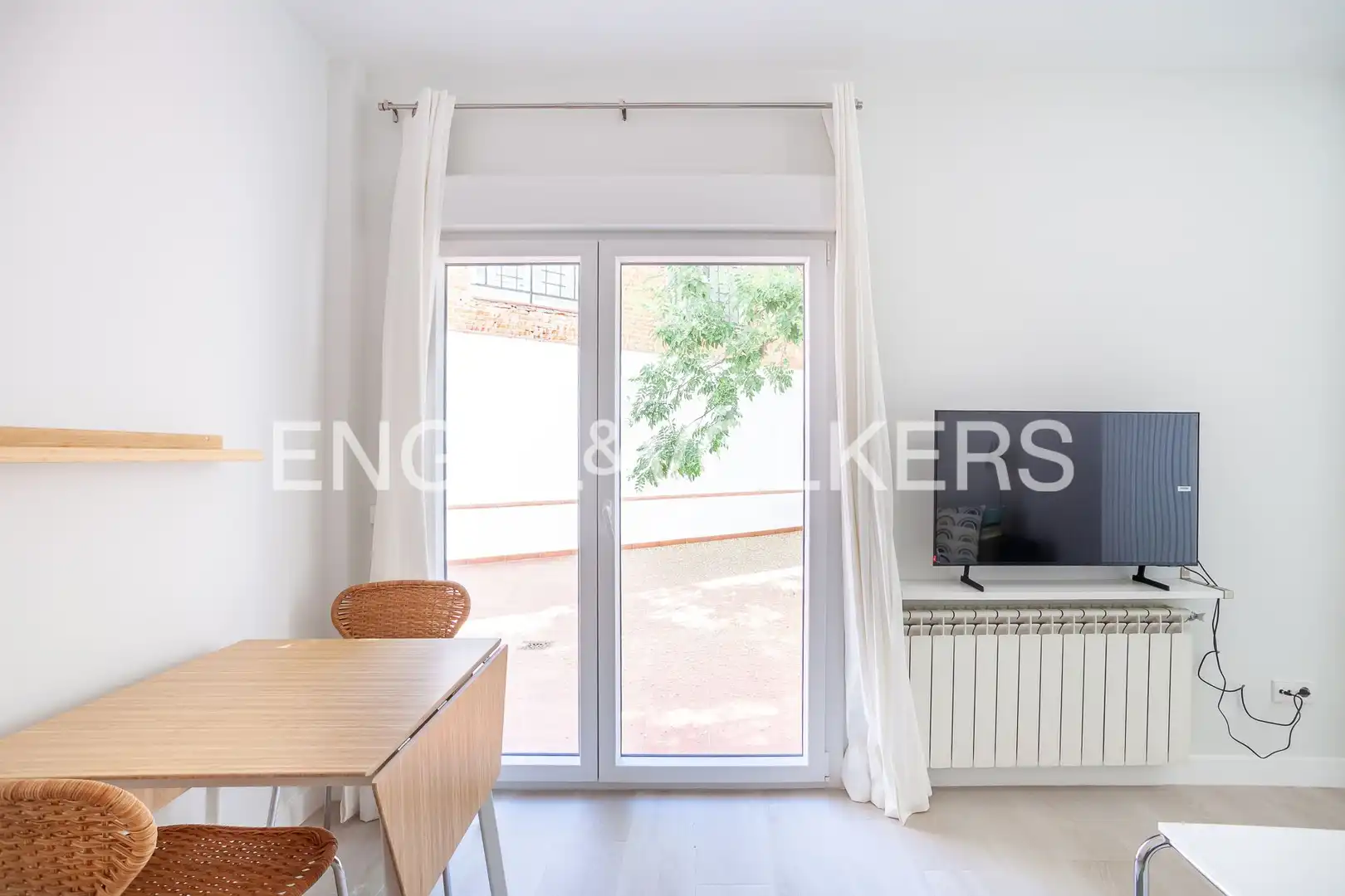 Vista exterior de Piso de alquiler en Madrid con Calefacción y Jardín privado