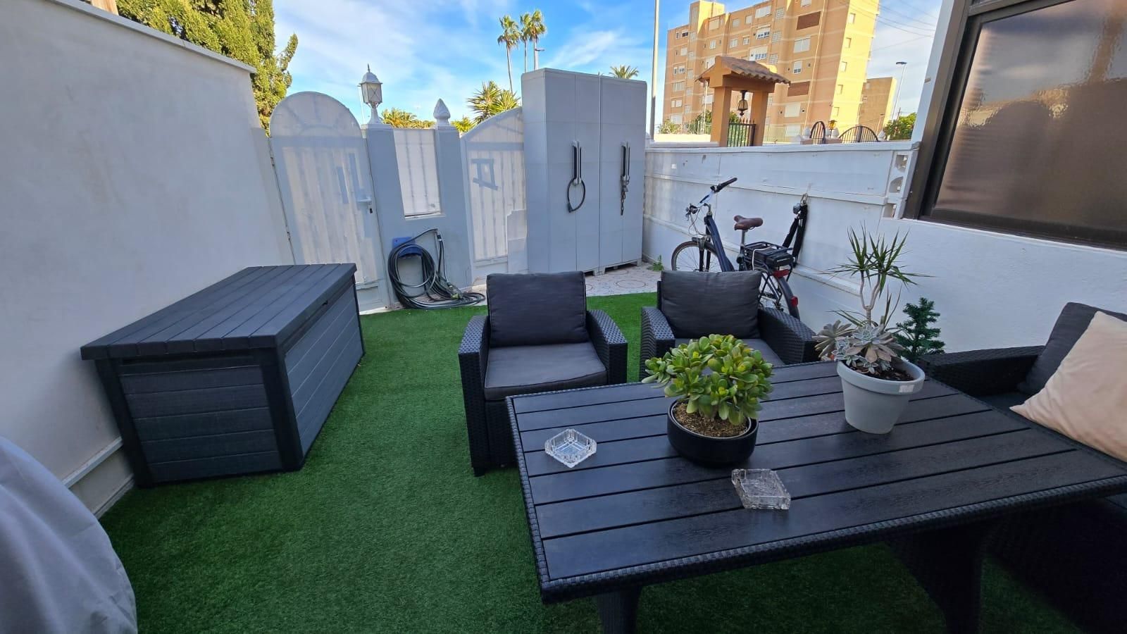 Terrassa de Casa adosada en venda en Torrevieja amb Terrassa i Balcó