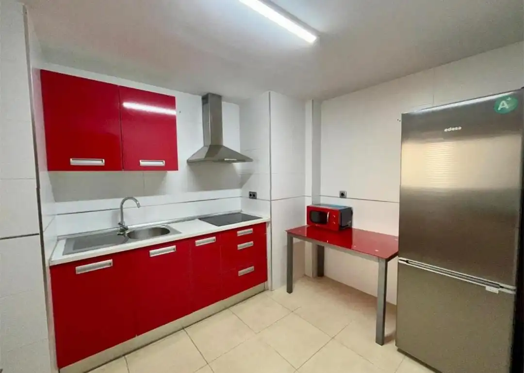 Küche von Wohnung zum Verkauf in Roquetas de Mar mit Klimaanlage, Heizung und Terrasse