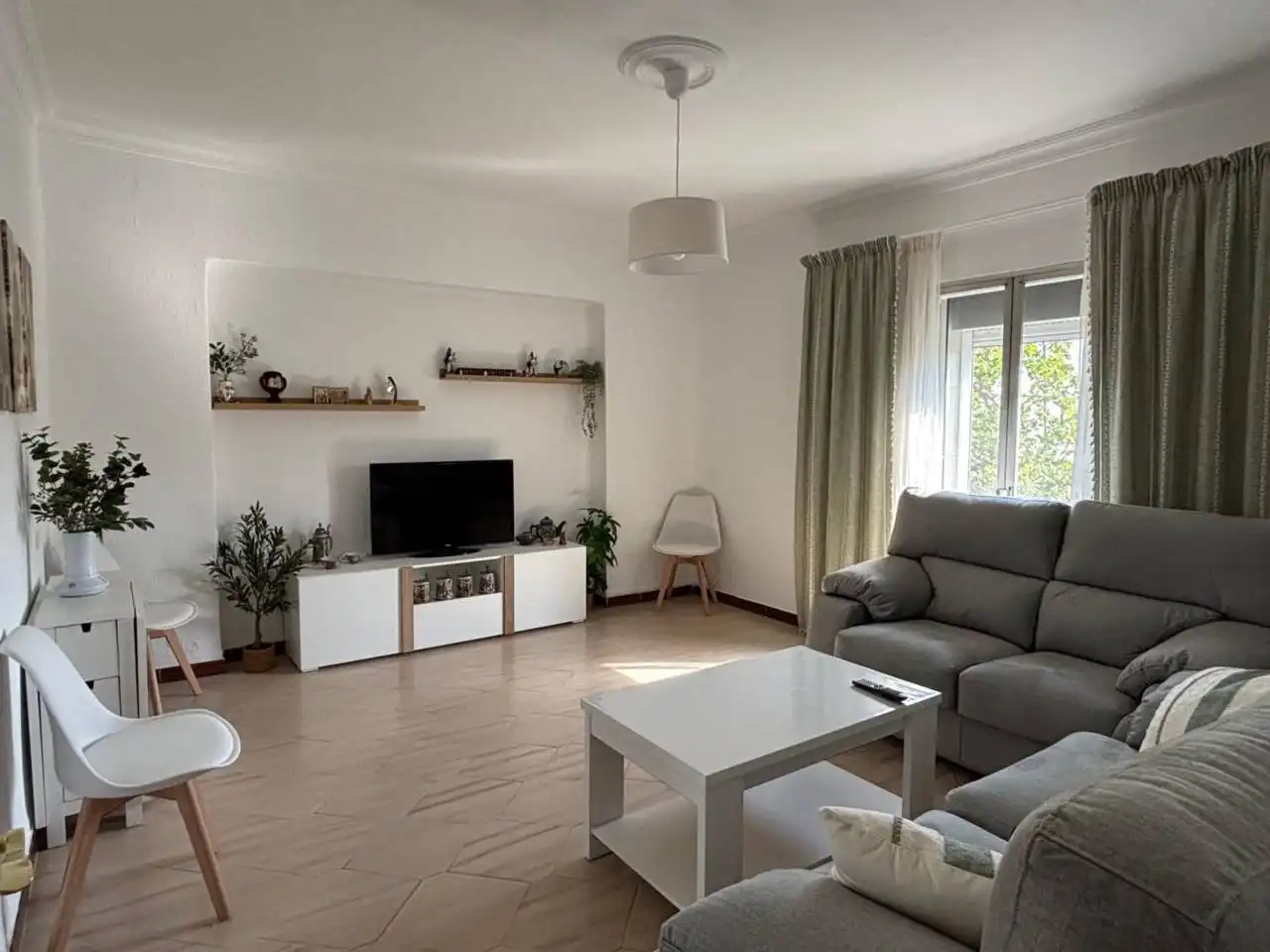 Sala de estar de Piso de alquiler en Huelva con Aire acondicionado, Trastero y Balcón