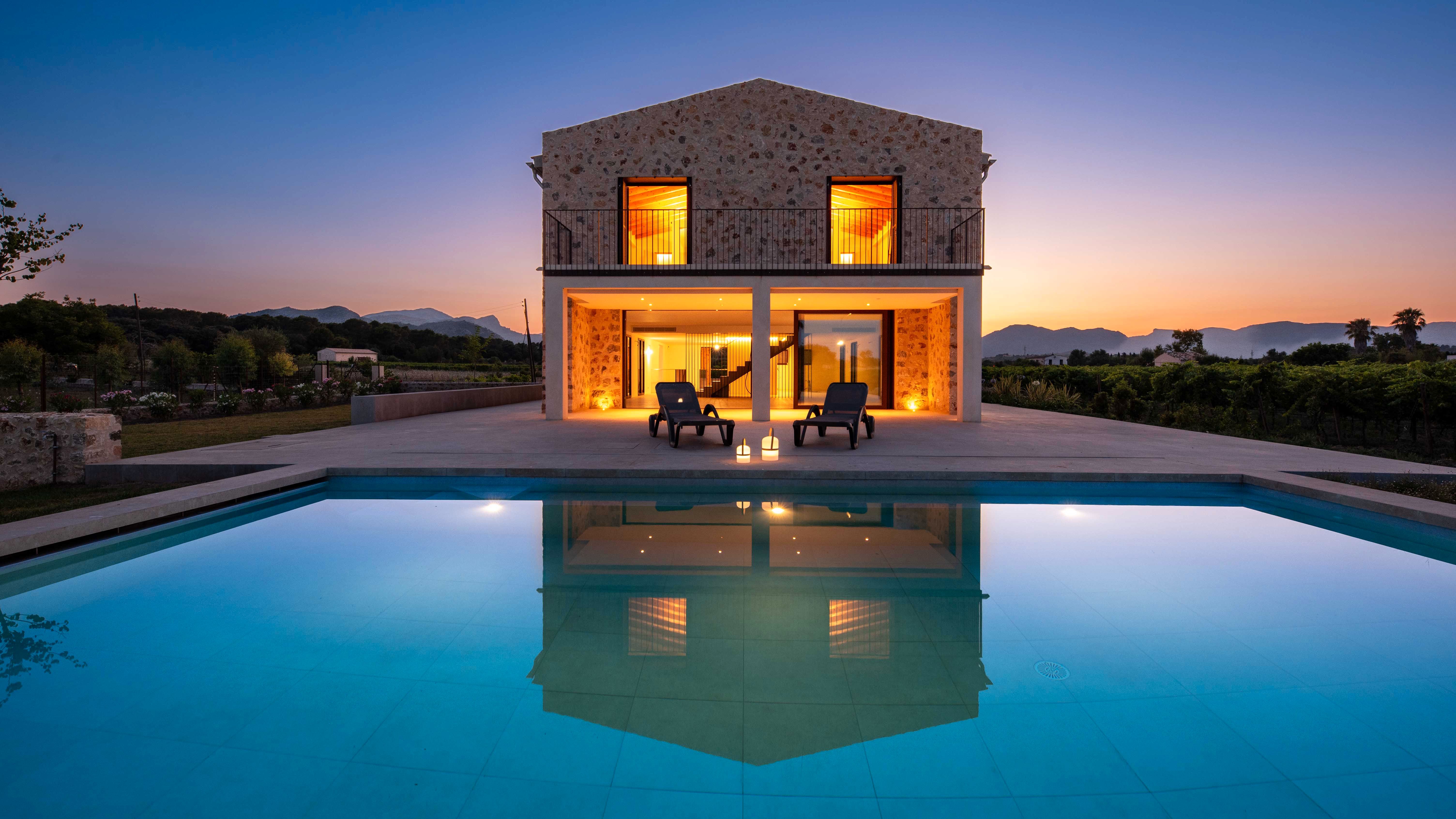 Vista exterior de Finca rústica en venda en Alcúdia amb Aire condicionat i Piscina