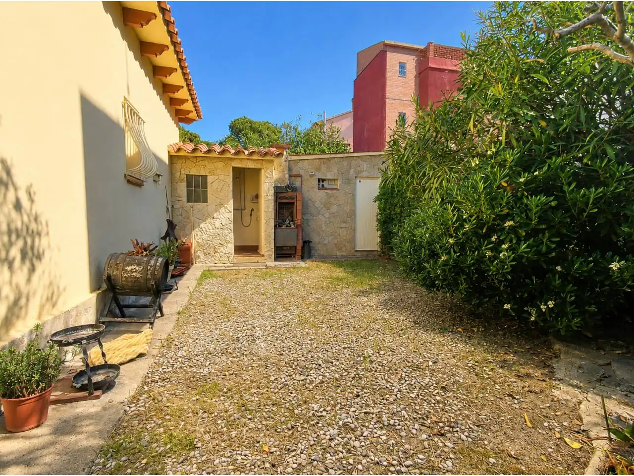 Außenansicht von Haus oder Chalet zum Verkauf in L'Estartit mit Privatgarten und Terrasse