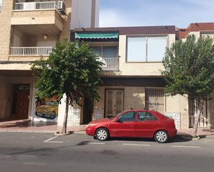 Vista exterior de Casa o xalet en venda en Torrevieja amb Terrassa i Balcó