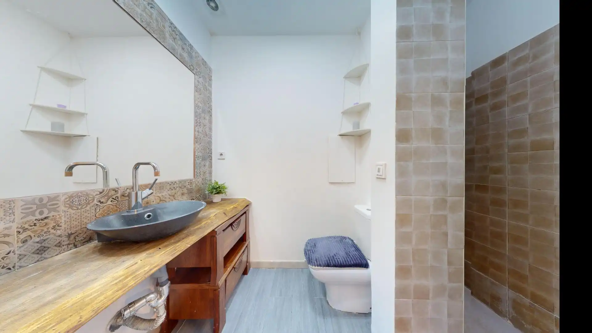 Baño de Local en venta en  Madrid Capital con Aire acondicionado y Amueblado