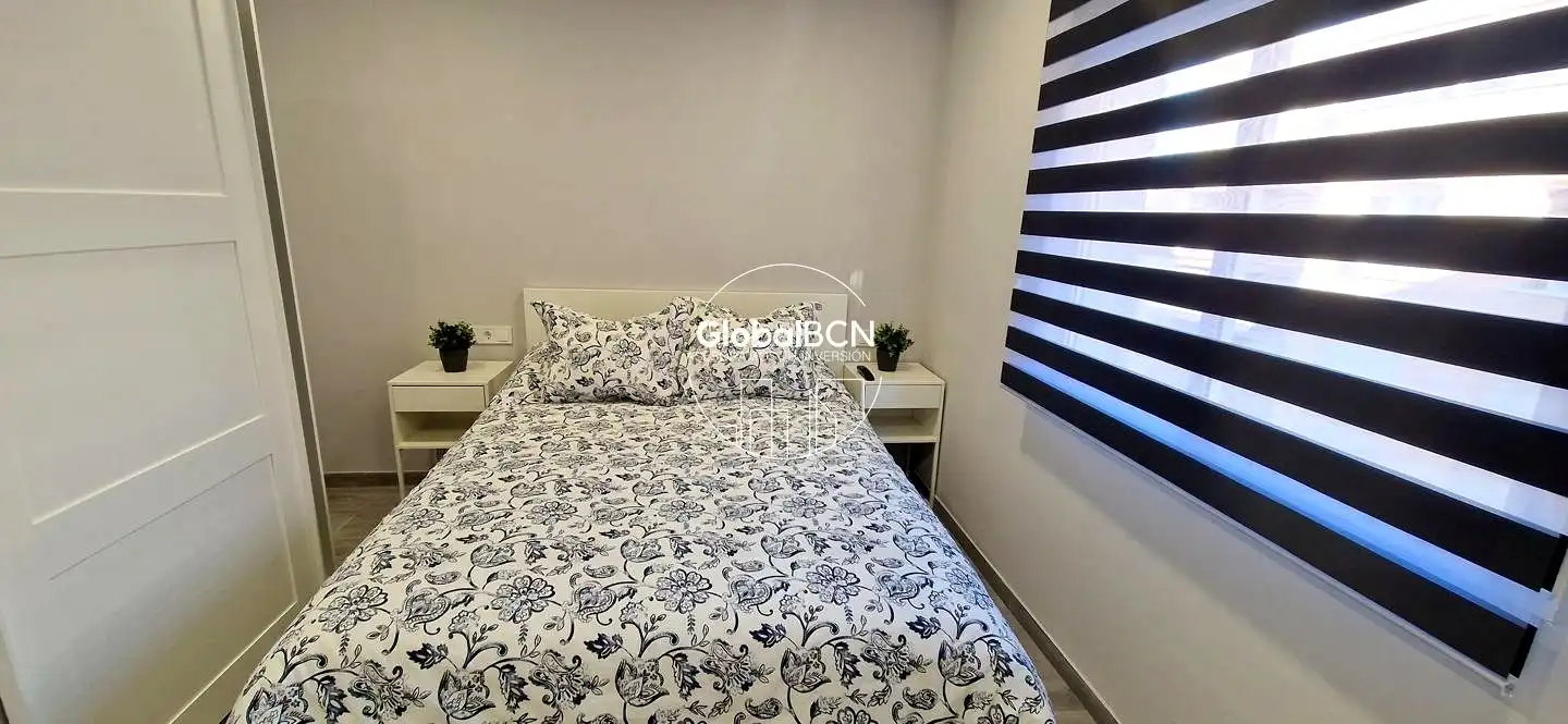 Dormitori de Pis per a compartir en L'Hospitalet de Llobregat amb Aire condicionat i Moblat