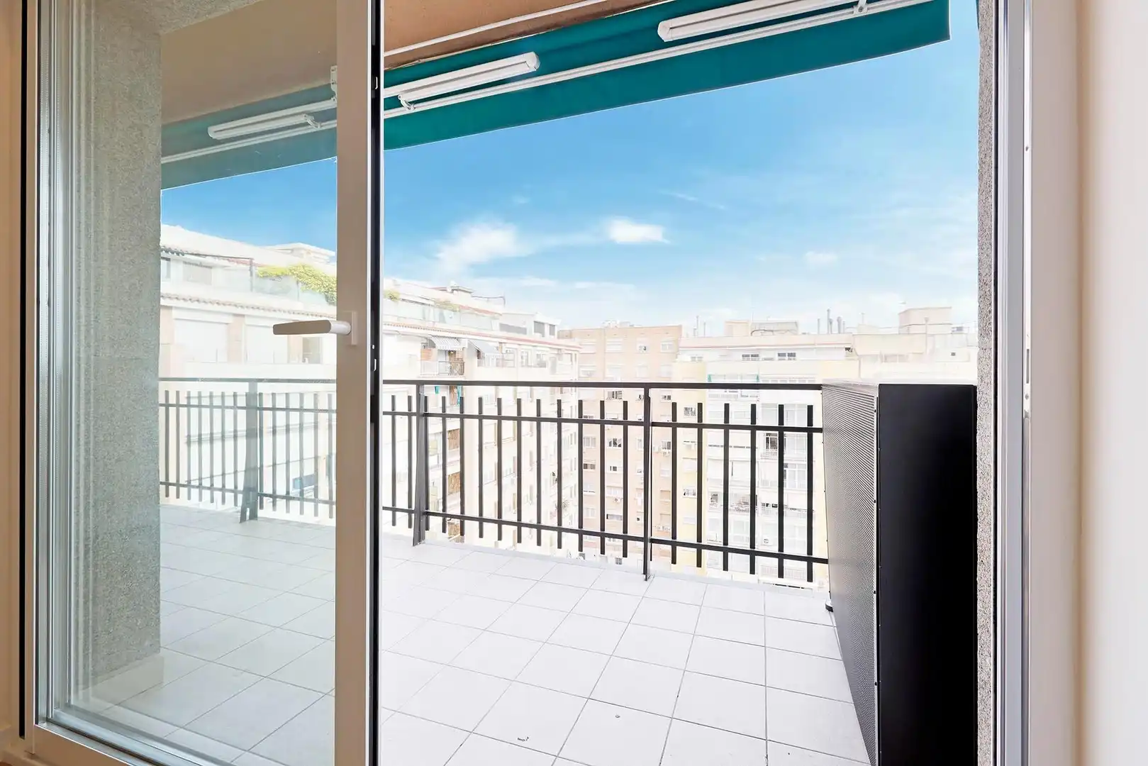 Piso con terraza en venta en Carrer COMTE D'URGELL