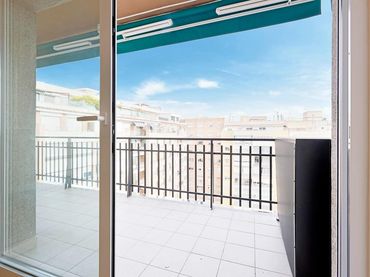 Wohnung mit Balkon zum Verkauf in Carrer COMTE D'URGELL