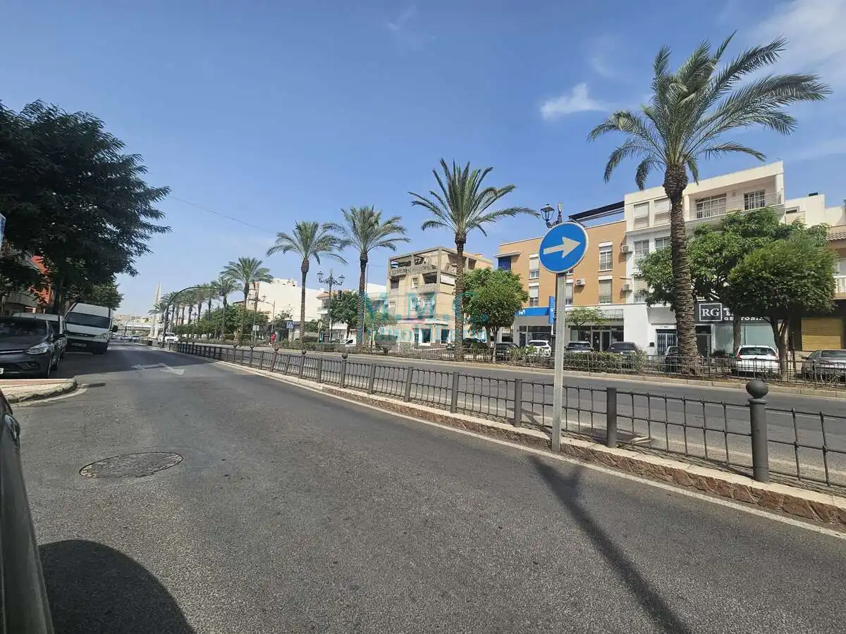 Vista exterior de Piso en venta en Roquetas de Mar con Terraza y Amueblado