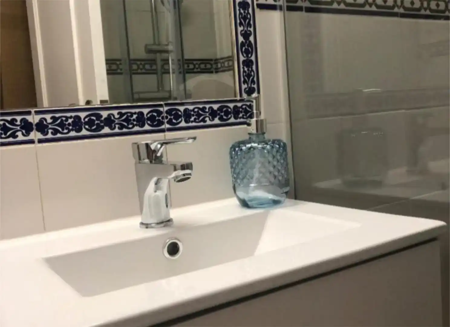 Badezimmer von Wohnung zur Miete in Granada mit Klimaanlage, Parkett und Möbliert
