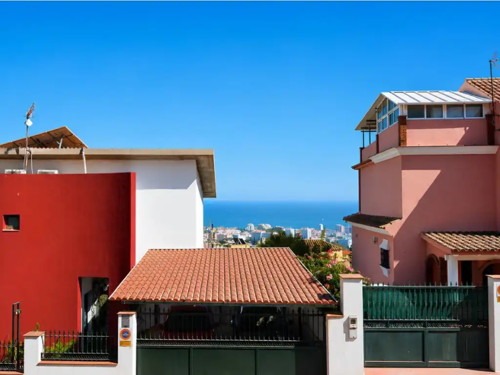 Vista exterior de Casa adosada en venta en Benalmádena con Aire acondicionado, Jardín privado y Amueblado
