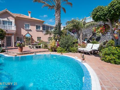 Piscina de Casa o xalet en venda en Granadilla de Abona amb Aire condicionat, Jardí privat i Terrassa