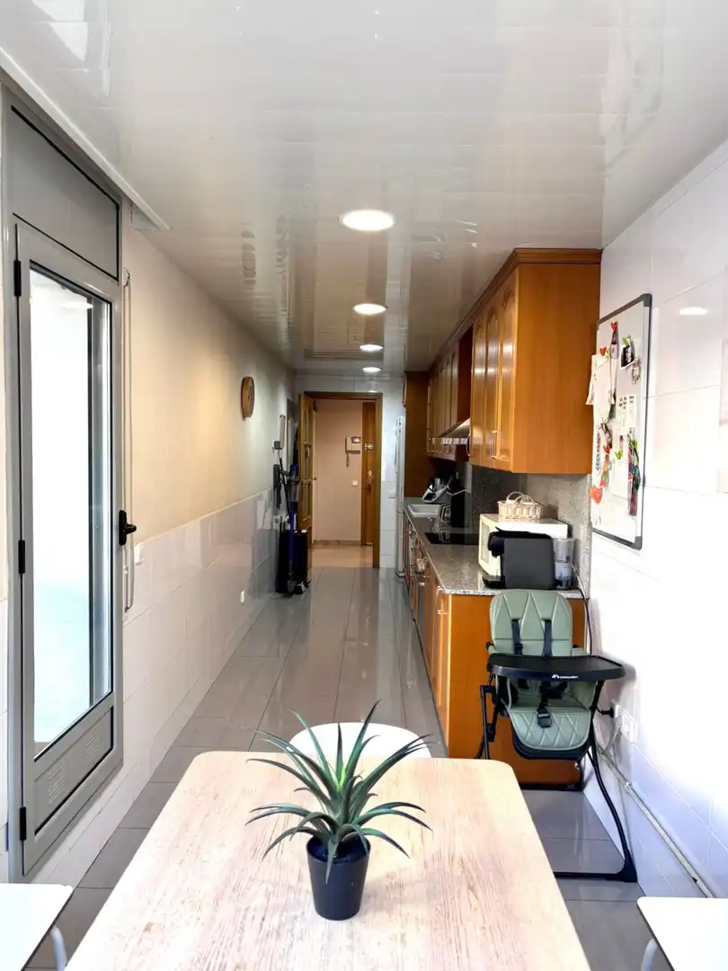 Cocina de Dúplex en venta en Sant Boi de Llobregat con Aire acondicionado, Calefacción y Terraza