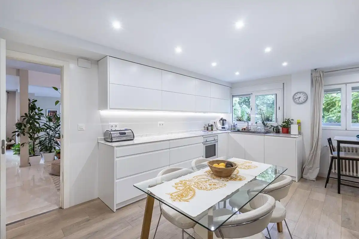Kitchen of Flat for sale in Granada  with Air Conditioner, Heating and Storage room