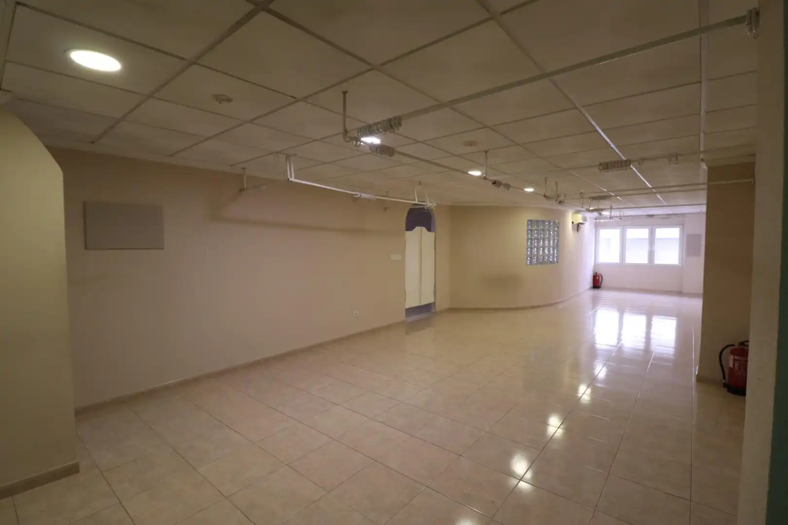 Office for rent in Elda  with Air Conditioner