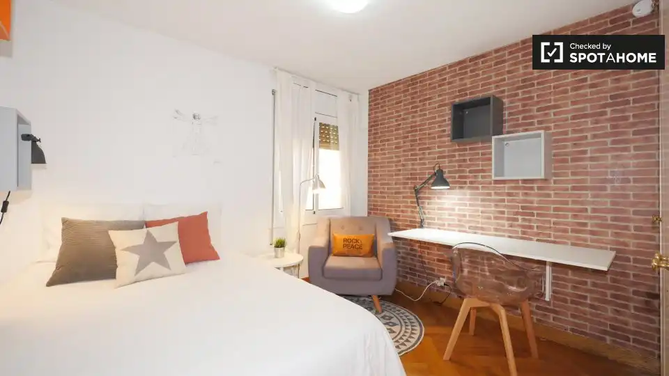 Room in Sant Pere, Sta. Caterina i la Ribera