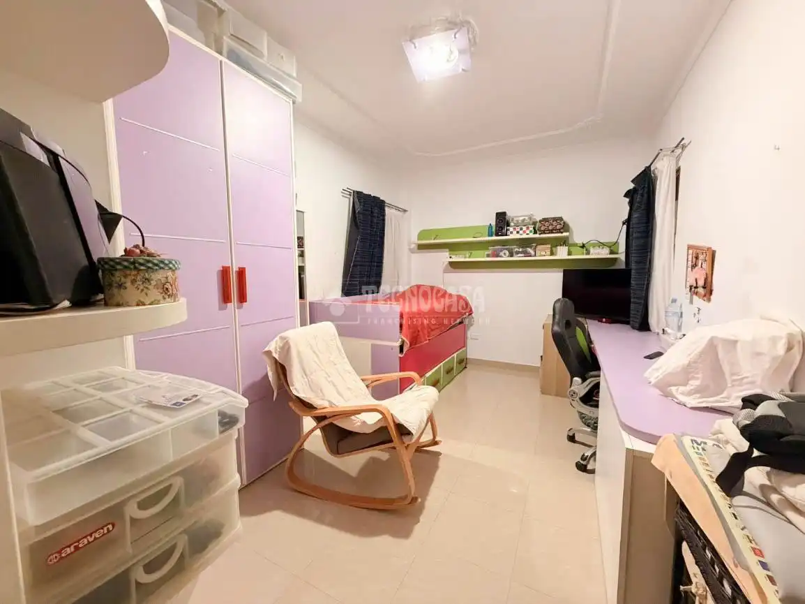 Habitación de Piso en venta en Ingenio con Amueblado