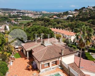 Vista exterior de Casa o xalet en venda en Alella amb Calefacció, Jardí privat i Terrassa