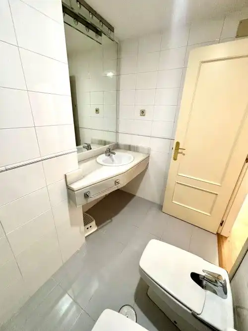 Badezimmer von Wohnung zur Miete in Madrid mit Heizung, Parkett und Terrasse