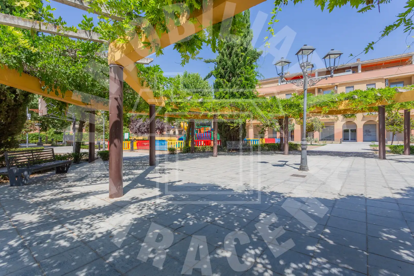 Vista exterior de Apartamento en venta en Maracena con Calefacción, Parquet y Terraza