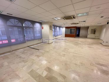 Oficina amb ascensor en venda a Centro
