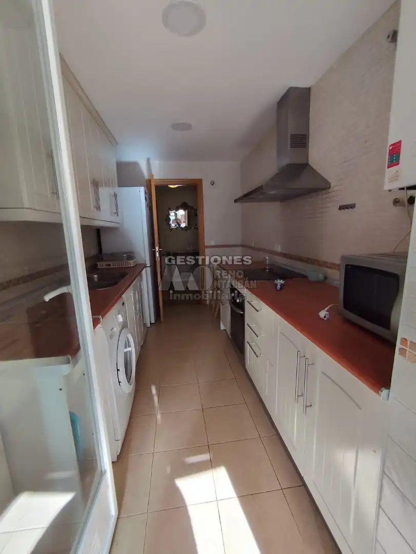 Kitchen of Flat for share in Granada  with Heating, Parquet flooring and Furnished