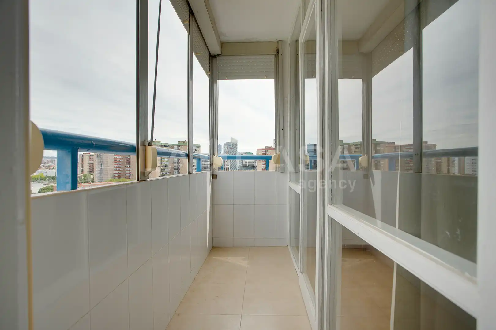 Terraza de Piso en venta en L'Hospitalet de Llobregat con Calefacción y Balcón