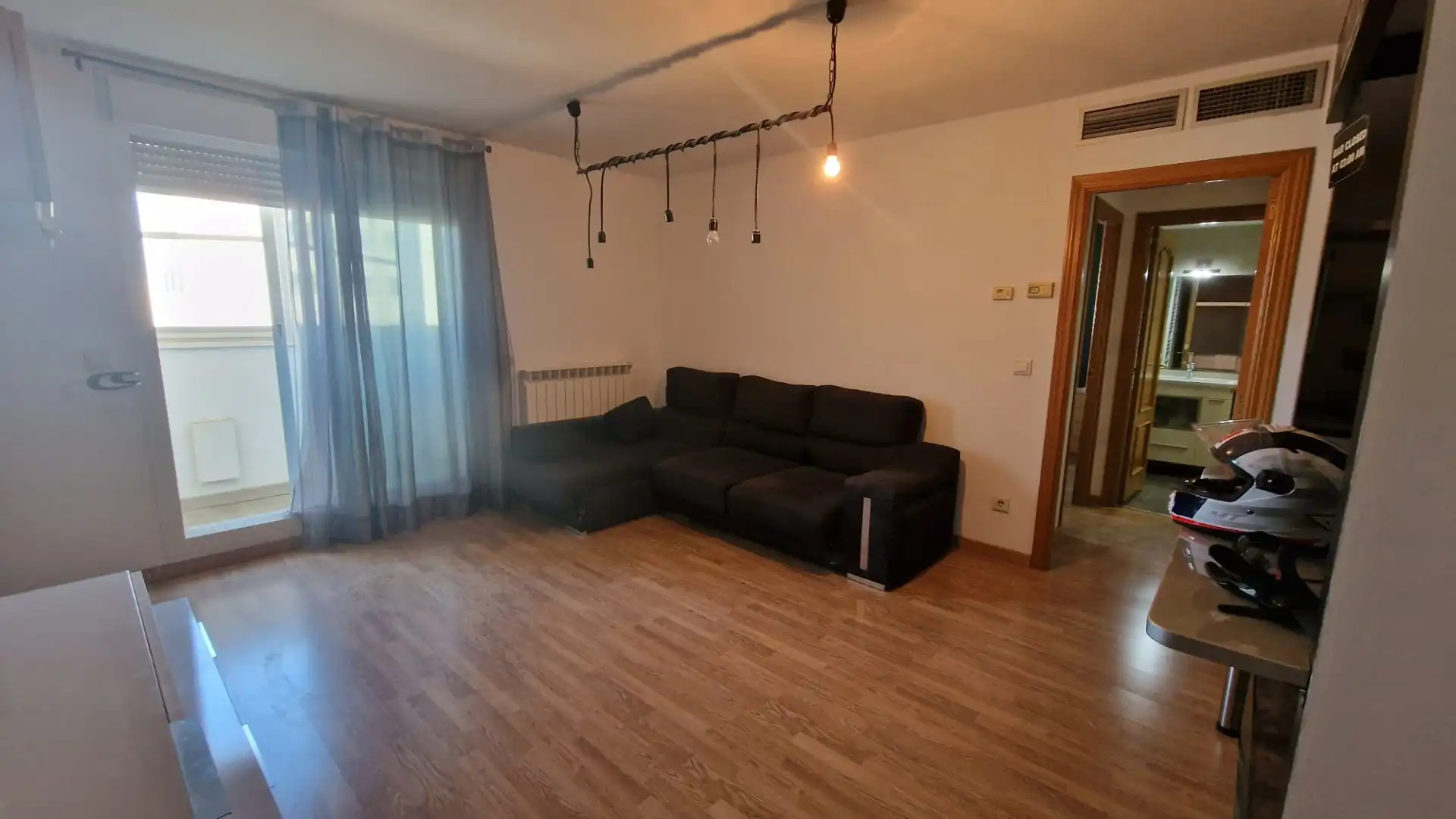 Sala de estar de Apartamento de alquiler en Zaragoza con Aire acondicionado, Calefacción y Parquet