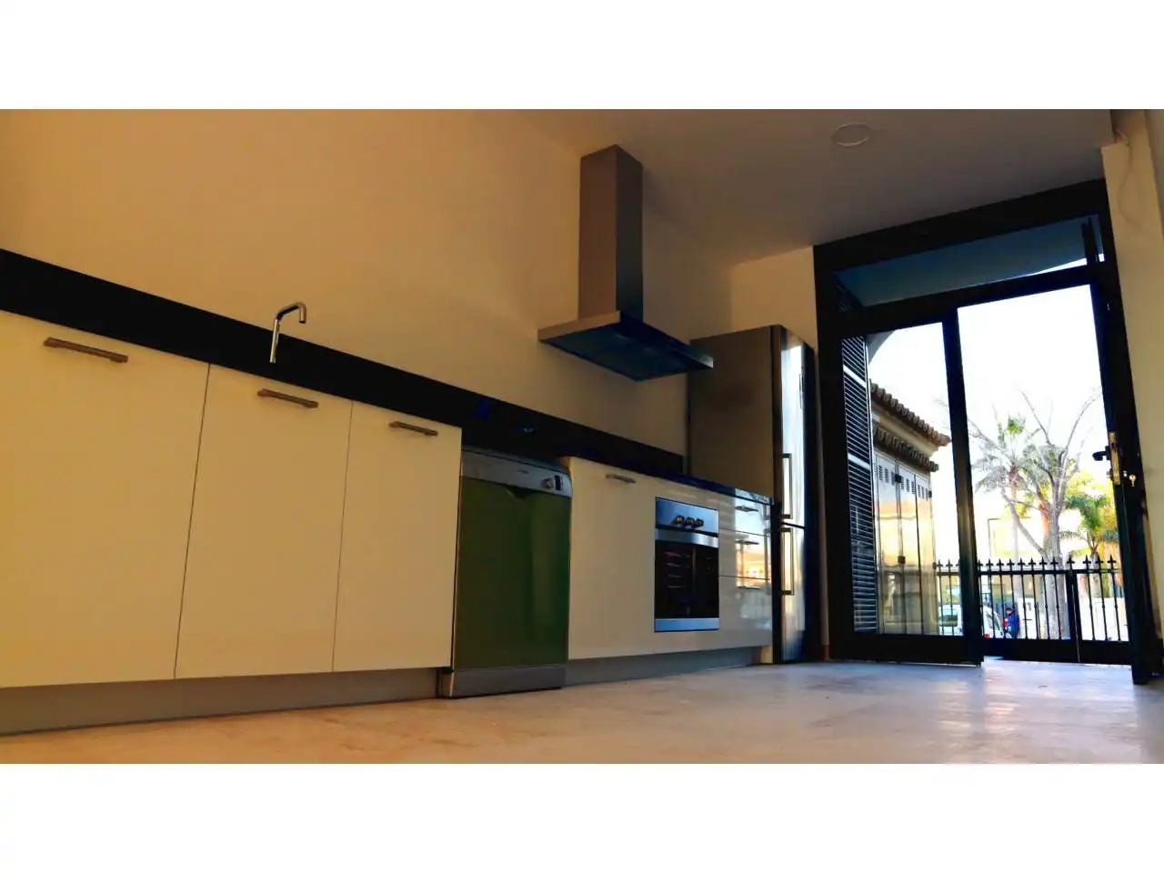 Cocina de Apartamento de alquiler en  Palma de Mallorca con Aire acondicionado, Calefacción y Jardín privado
