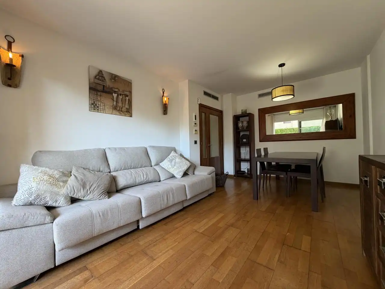 Sala de estar de Planta baja en venta en Castell d'Aro, Platja d'Aro i s'Agaró con Aire acondicionado, Terraza y Amueblado
