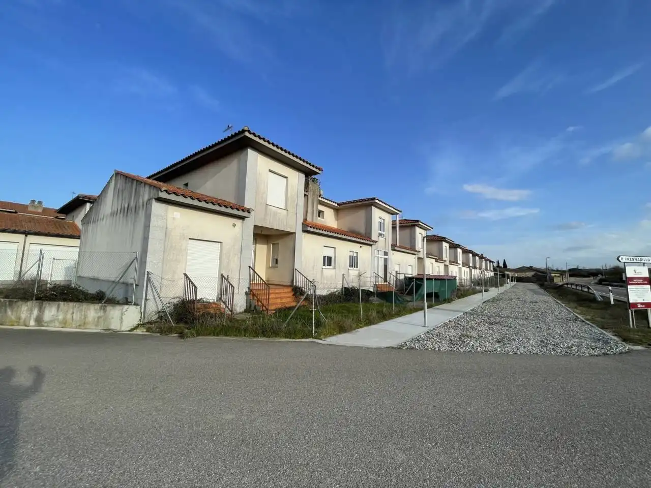 Außenansicht von Einfamilien-Reihenhaus zum Verkauf in Bermillo de Sayago mit Heizung