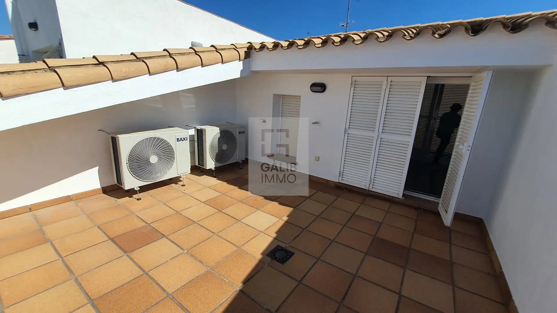 Terrasse von Einfamilien-Reihenhaus zum Verkauf in Empuriabrava mit Klimaanlage, Terrasse und Möbliert