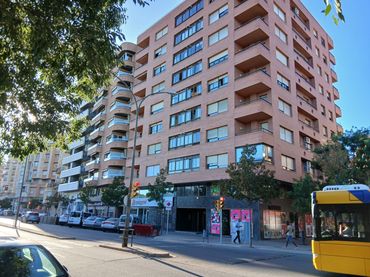 Piso con balcón en venta en Avinguda del Segre 10