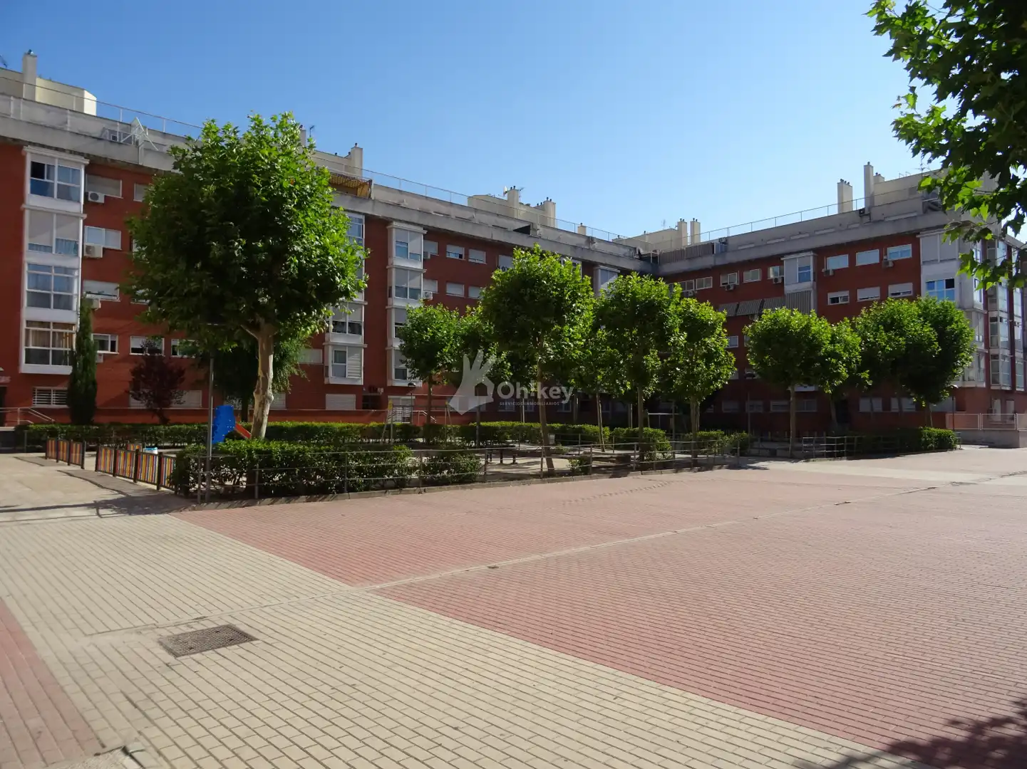 Vista exterior de Pis en venda en Madrid amb Calefacció i Jardí privat