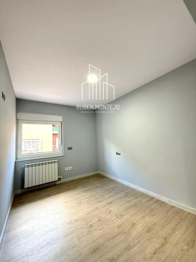 Bedroom of Flat for rent in Salamanca  with Heating, Parquet flooring and Terrace