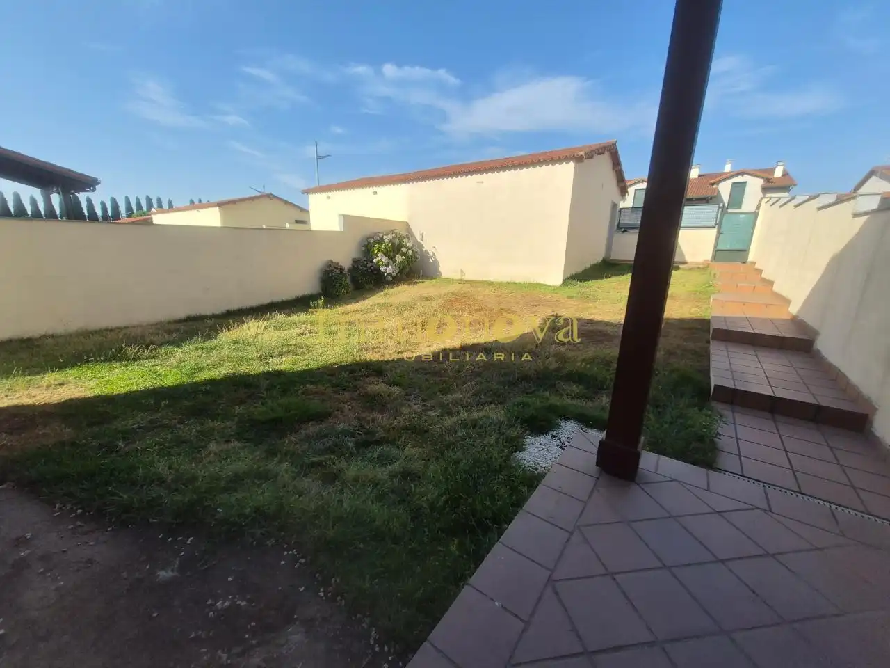 Casa adosada en venta en A Merca   con Calefacción, Jardín privado y Terraza