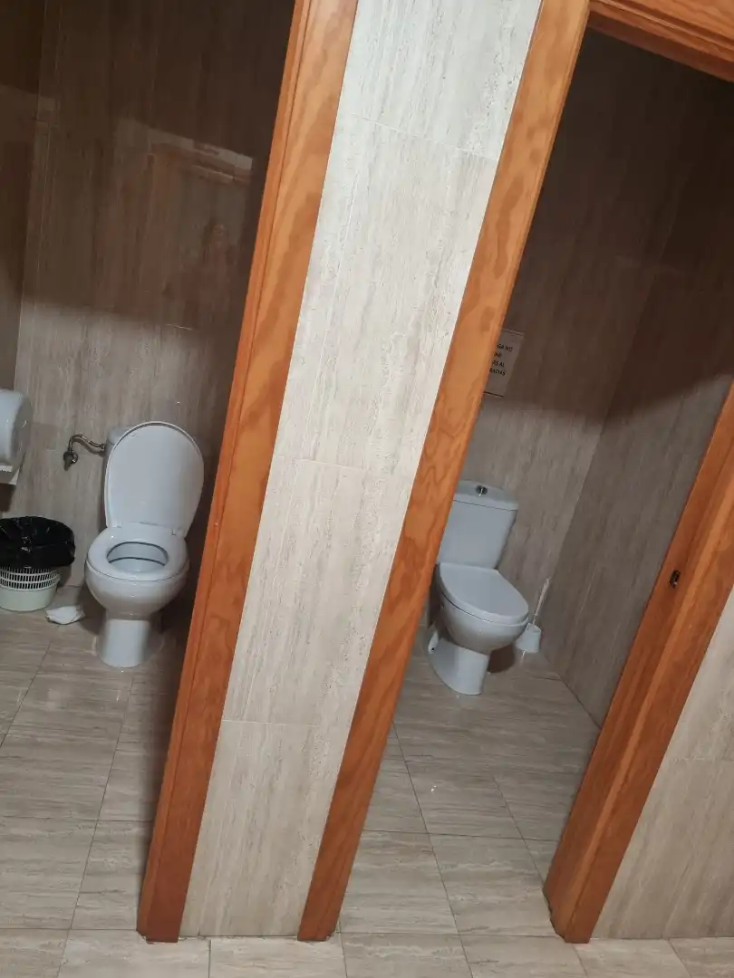 Baño de Oficina de alquiler en Montequinto con Aire acondicionado y Alarma