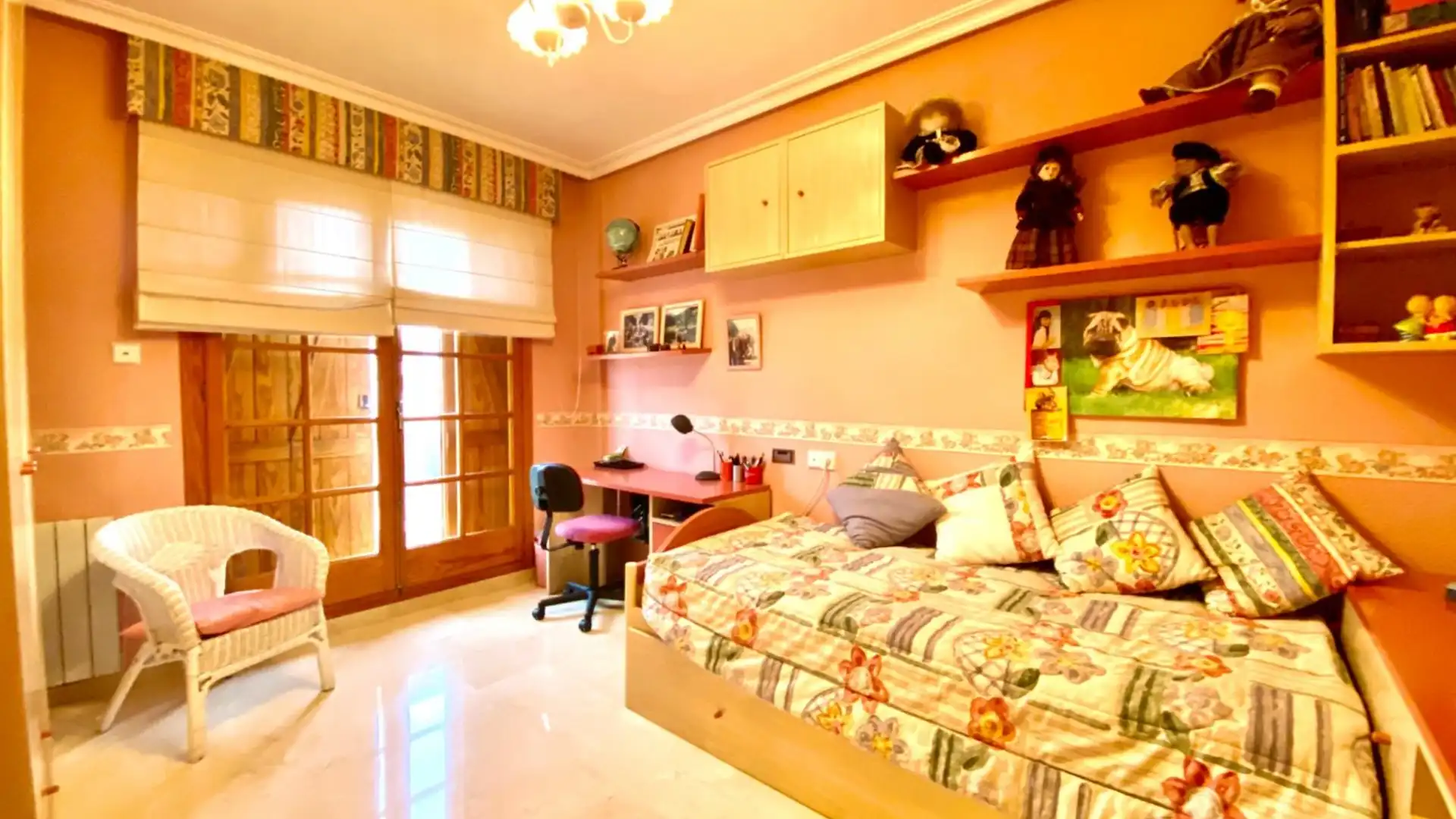 Habitación de Casa adosada en venta en Elda con Aire acondicionado, Calefacción y Balcón