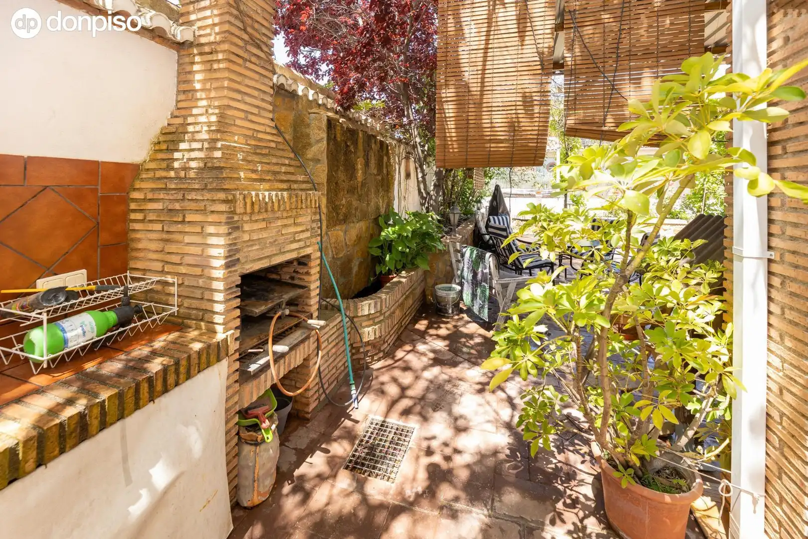 Houses for sale in Calle MULHACEN, 20, Barrio de la Vega